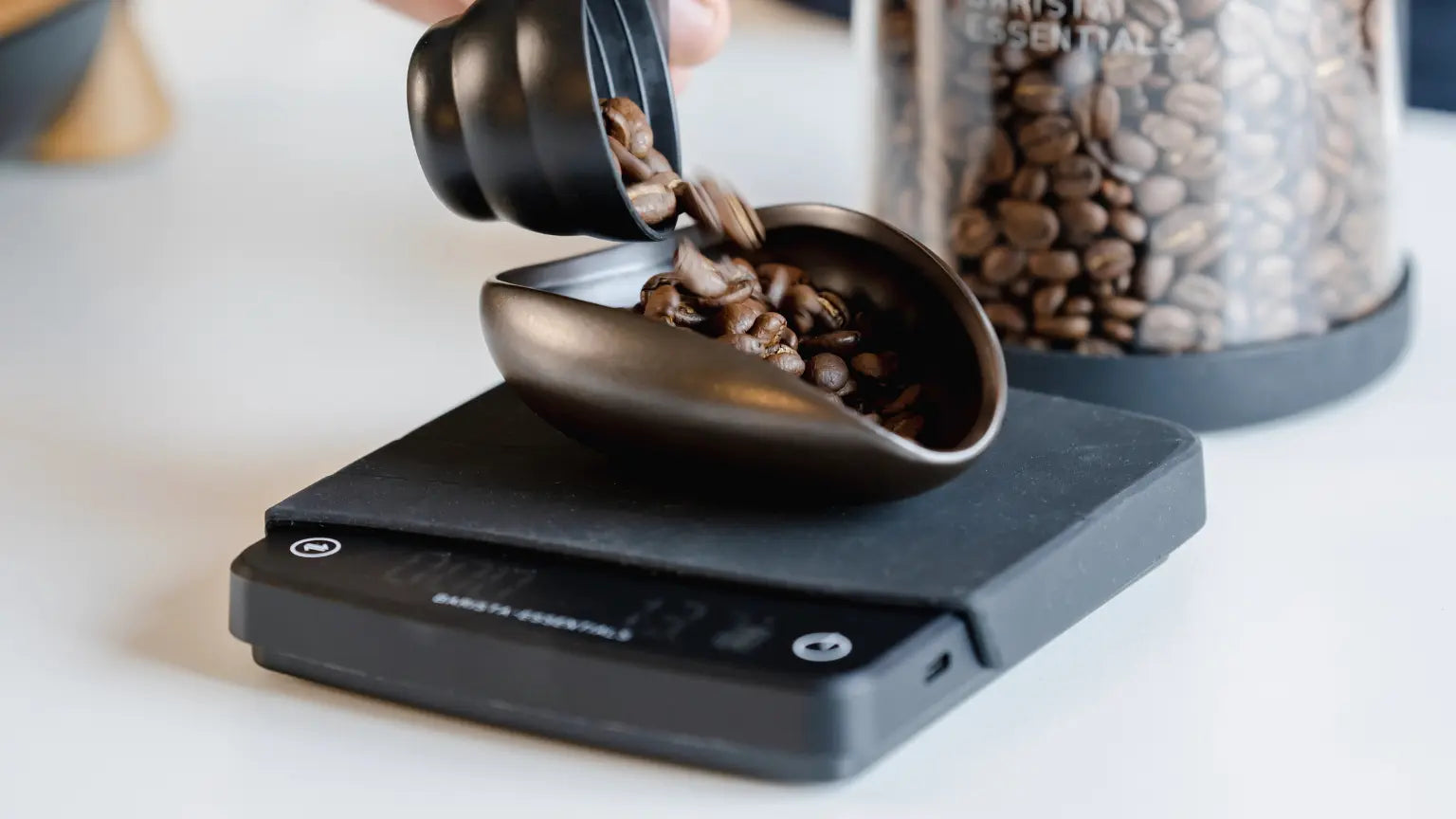 Koffie wegen? Dit is waarom elke thuisbarista het doet!