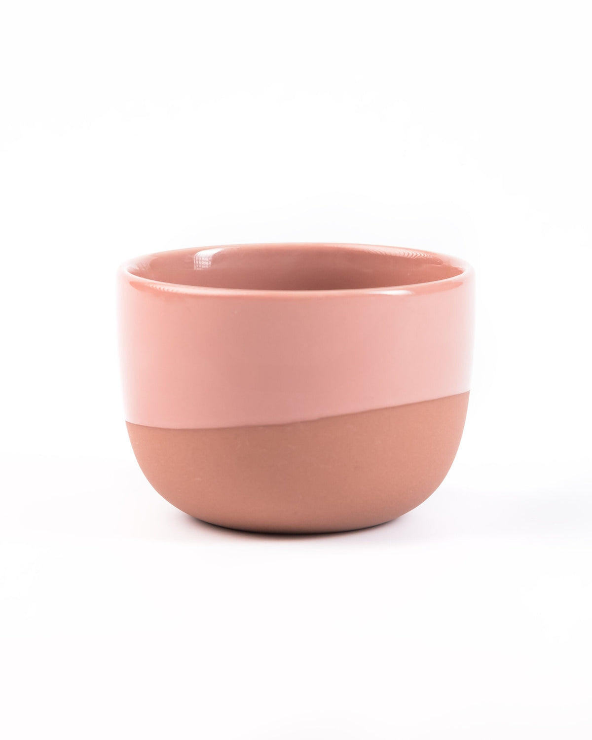 Terracotta Roze cappuccino kopje van Barista-Essentials gemaakt van porselein, op witte achtergrond